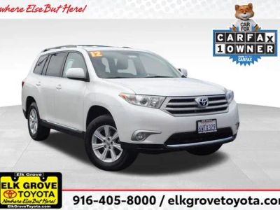 2012 Toyota Highlander Base in White — front three-quarter view