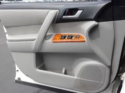 2012 Toyota Highlander — photo 22 view