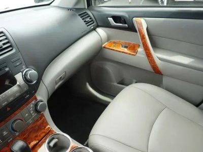 2012 Toyota Highlander — photo 21 view