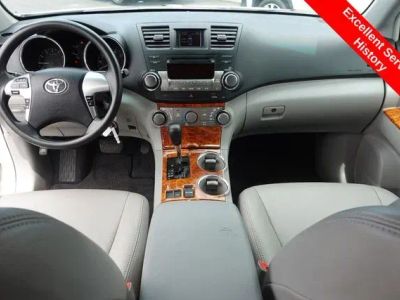 2012 Toyota Highlander — interior view