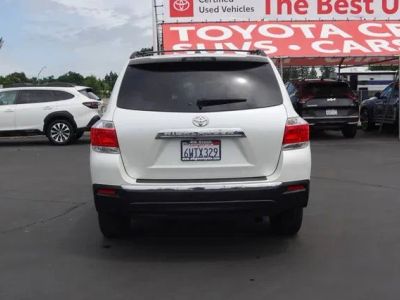2012 Toyota Highlander — photo 9 view