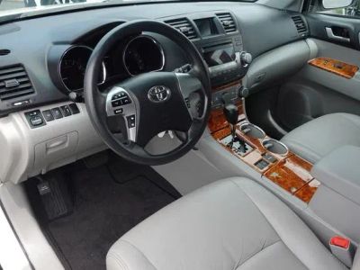 2012 Toyota Highlander — photo 13 view