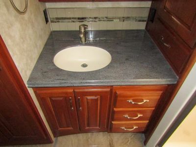 2017 Winnebago JOURNEY - Photo 19