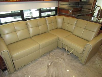 2017 Winnebago JOURNEY - Photo 12