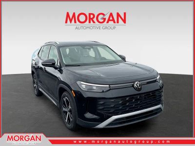 2026 Volkswagen Tiguan SE in Black — front three-quarter view