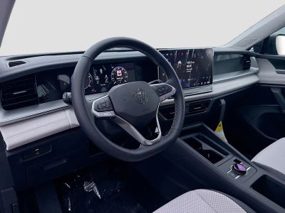2026 Volkswagen Tiguan — photo 9 view