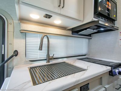 2026 Thor Motor Coach Quantum - Photo 12