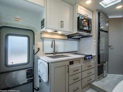 2026 Thor Motor Coach Quantum - Photo 10
