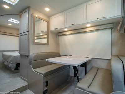 2026 Thor Motor Coach Quantum - Photo 8