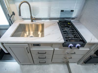 2026 Thor Motor Coach Quantum - Photo 14