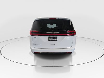 2022 Chrysler Pacifica - Photo 6