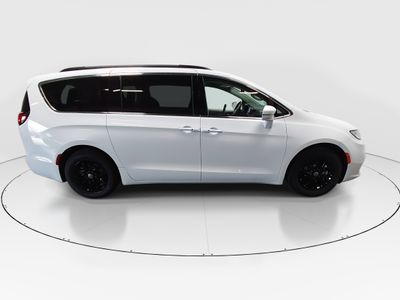 2022 Chrysler Pacifica - Photo 8