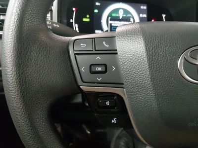 2025 Toyota Camry — photo 12 view