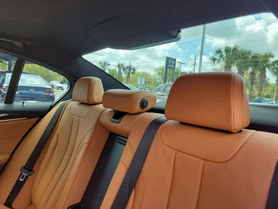 2022 BMW 5 Series — photo 13 view