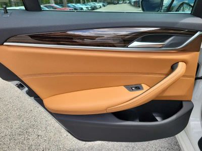 2022 BMW 5 Series — photo 10 view