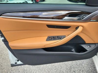 2022 BMW 5 Series — photo 17 view