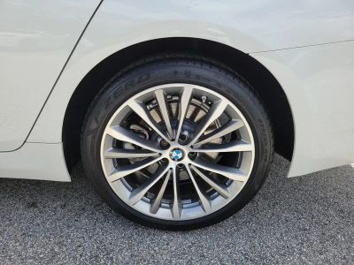 2022 BMW 5 Series — engine compartment view