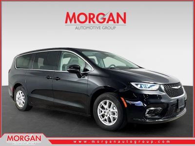2023 Chrysler Pacifica Touring L in Brilliant Black Crystal Pearlcoat — front three-quarter view
