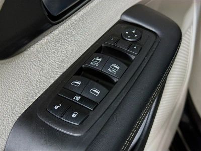 2023 Chrysler Pacifica — photo 17 view