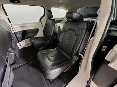 2023 Chrysler Pacifica — photo 24 view