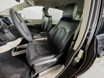 2023 Chrysler Pacifica — photo 21 view
