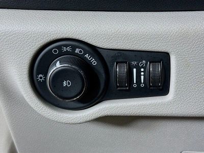 2023 Chrysler Pacifica — photo 8 view