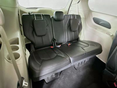 2023 Chrysler Pacifica — photo 30 view