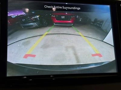 2023 Chrysler Pacifica — photo 12 view