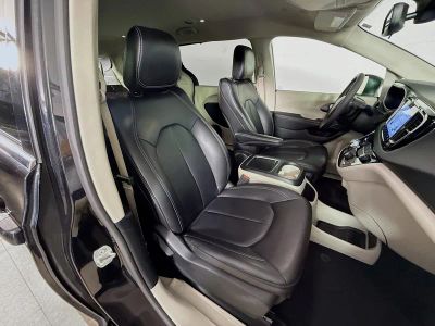 2023 Chrysler Pacifica — photo 32 view