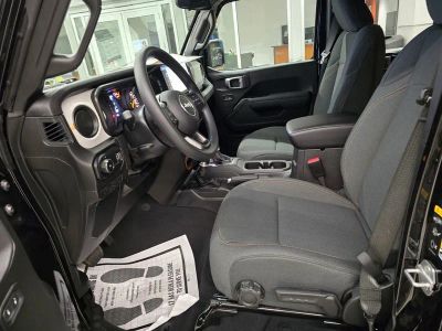 2026 Jeep Wrangler — photo 15 view