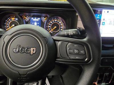 2026 Jeep Wrangler — photo 18 view