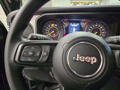 2026 Jeep Wrangler — photo 17 view