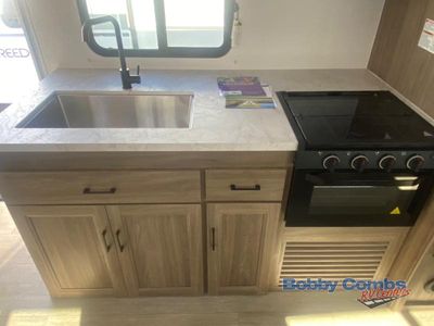 2025 Coachmen RV Freedom Express Select - Photo 11