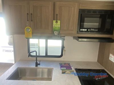 2025 Coachmen RV Freedom Express Select - Photo 12