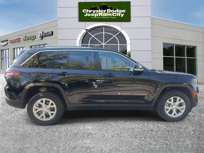 2023 Jeep Grand Cherokee — detail view