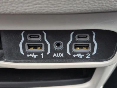 2024 Chrysler Pacifica Hybrid — photo 23 view