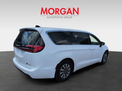 2024 Chrysler Pacifica Hybrid — detail view