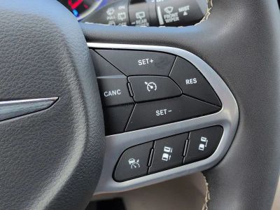 2024 Chrysler Pacifica Hybrid — photo 27 view