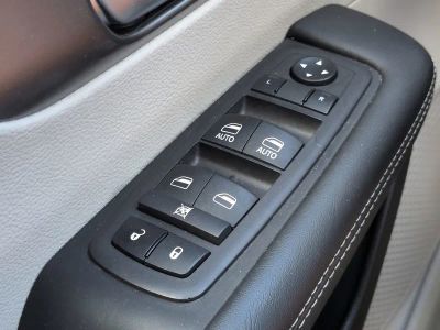 2024 Chrysler Pacifica Hybrid — photo 25 view