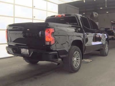2025 Chevrolet Colorado - Photo 2