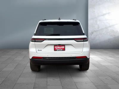 2024 Jeep Grand Cherokee — detail view