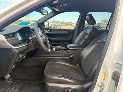 2024 Jeep Grand Cherokee — photo 9 view