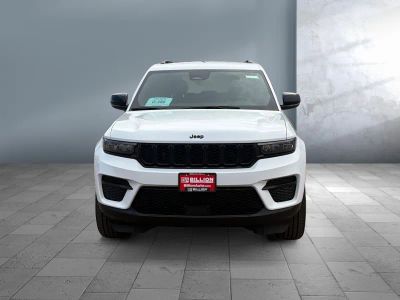 2024 Jeep Grand Cherokee — side profile view