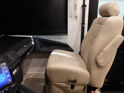 2026 Fleetwood Bounder - Photo 12