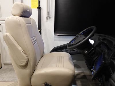 2026 Fleetwood Bounder - Photo 8
