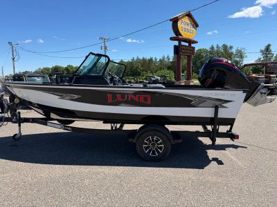 2026 Lund 1875 IMPACT XS Z18IX in WHITE/ BLK/ RED — front three-quarter view