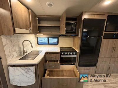 2023 Grand Design Imagine - Photo 18