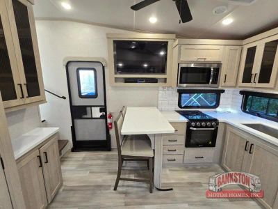 2023 Rockwood Signature 2442BS - Photo 18