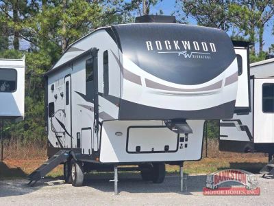 2023 Rockwood Signature 2442BS - Photo 1
