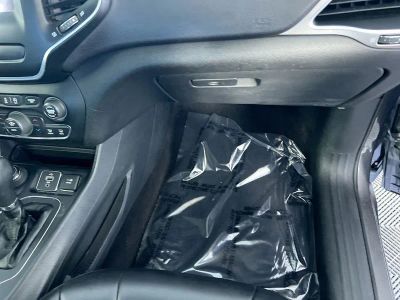 2019 Jeep Cherokee — photo 31 view